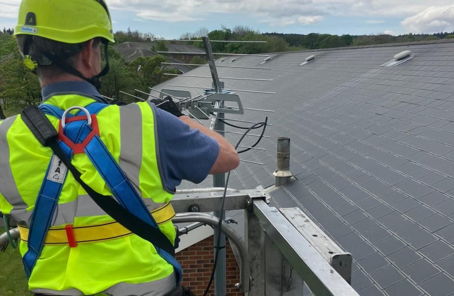 John fitting replacement aerial at height