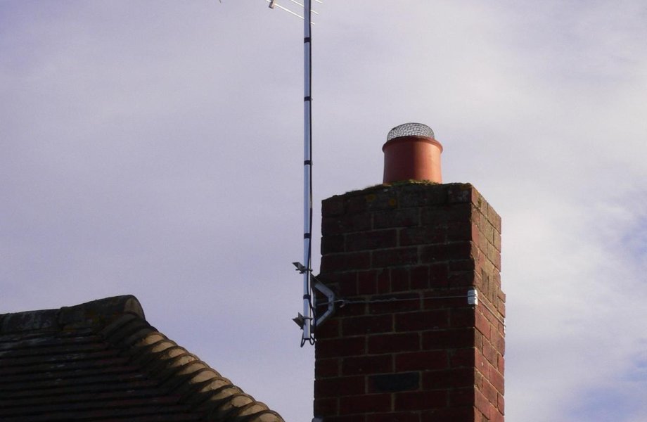 Photo of a tv aerial fixed to a chimney